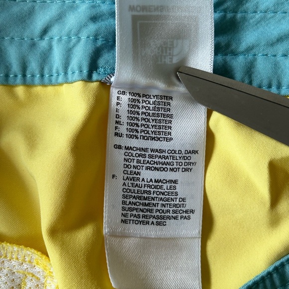 The North Face beach shorts women’s size 10 - Picture 7 of 7